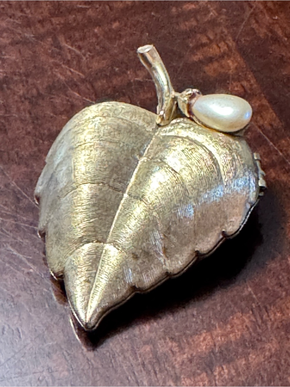 Vintage Avon Golden Leaf Pearl Accent Perfume Locket Gold tone Brooch Pin 1970’s